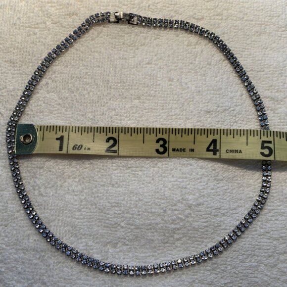 Simple yet elegant faux-diamonds neckilace - Picture 2 of 4
